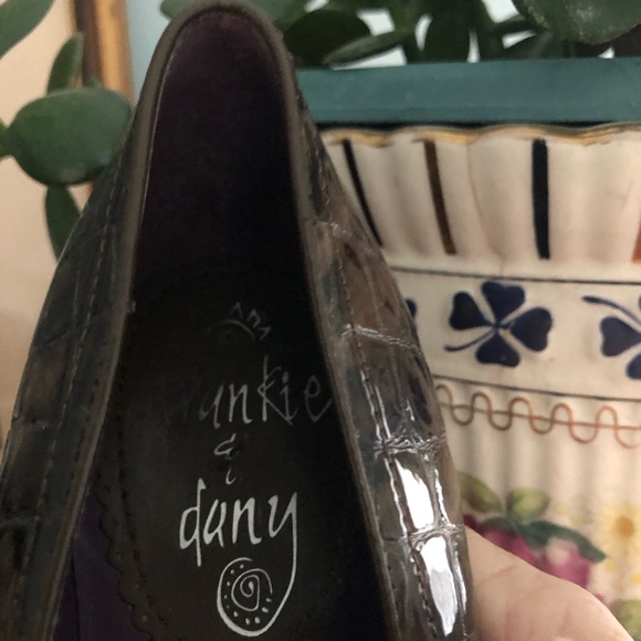 Brown croc design shoes size 8 - Picture 7 of 8